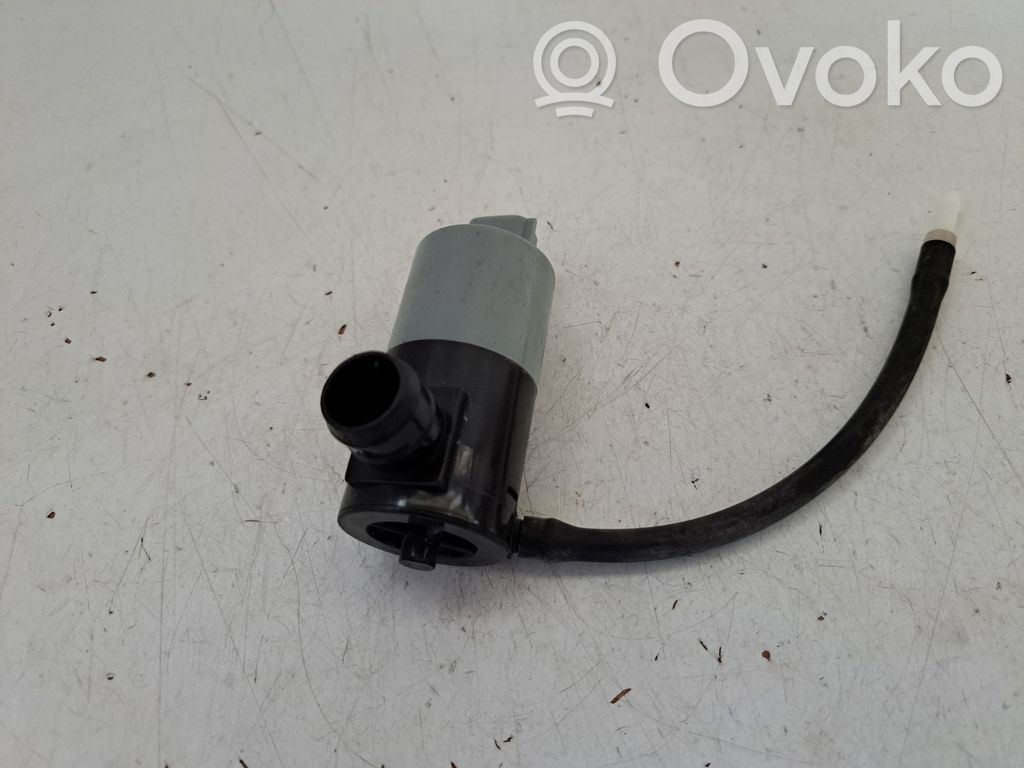 Toyota Avensis T270 Windscreen/windshield washer pump 