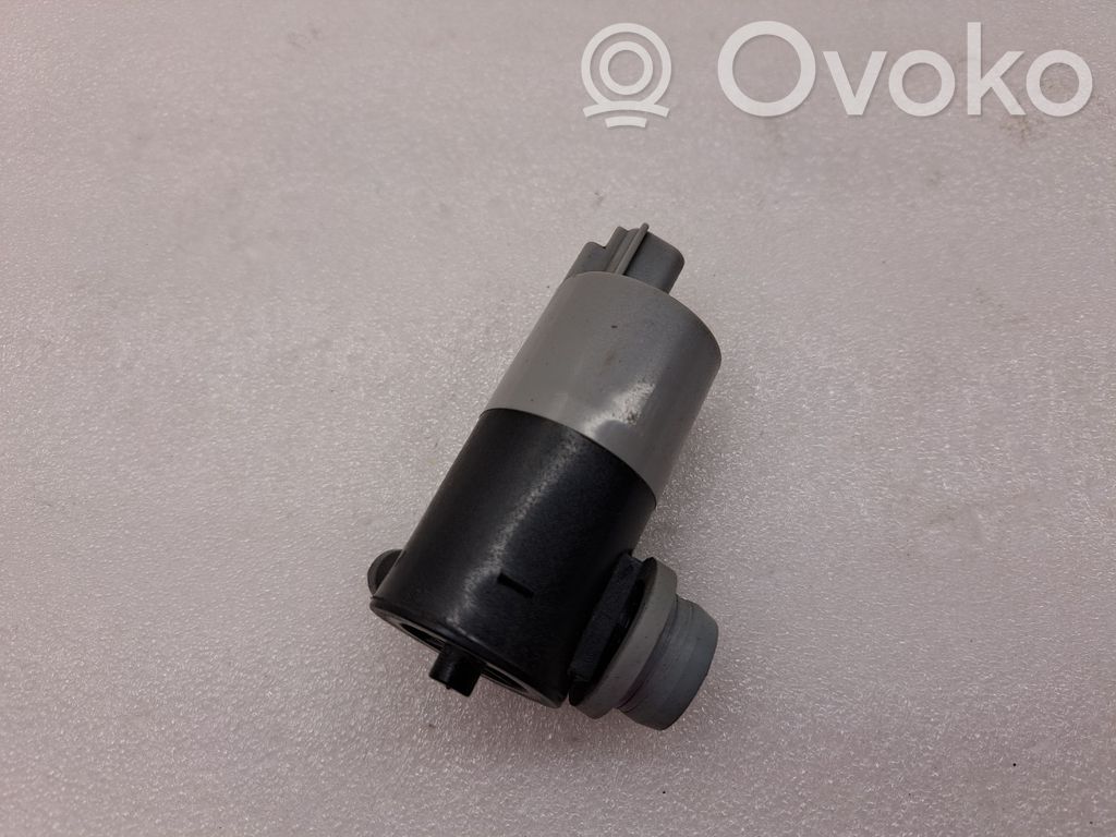Toyota Avensis T270 Windscreen/windshield washer pump 