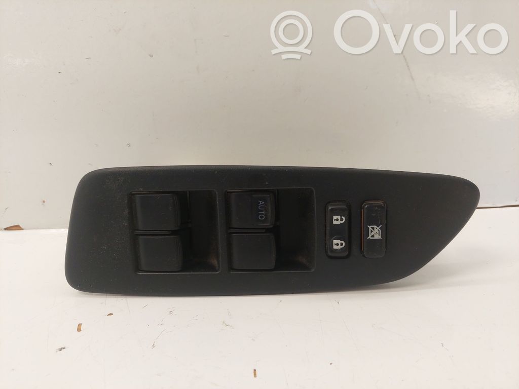 Toyota Auris 150 Electric window control switch 