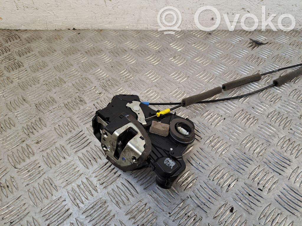 Toyota Corolla Verso AR10 Priekšpusē slēdzene 