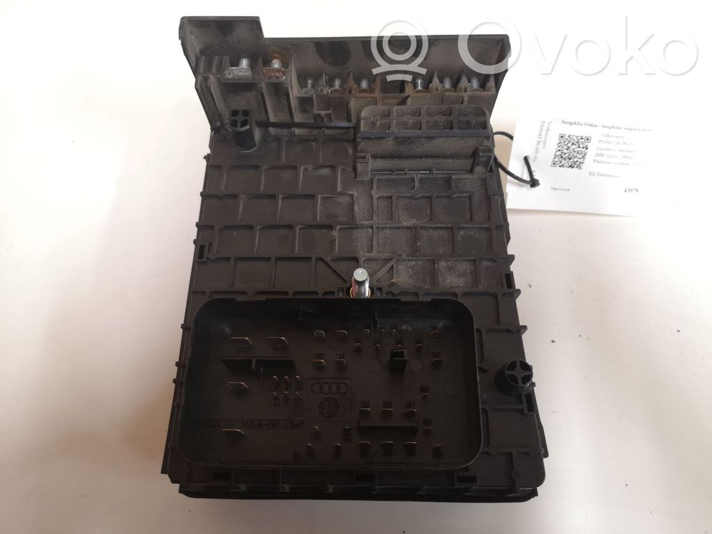 Volkswagen PASSAT B6 Fuse module 