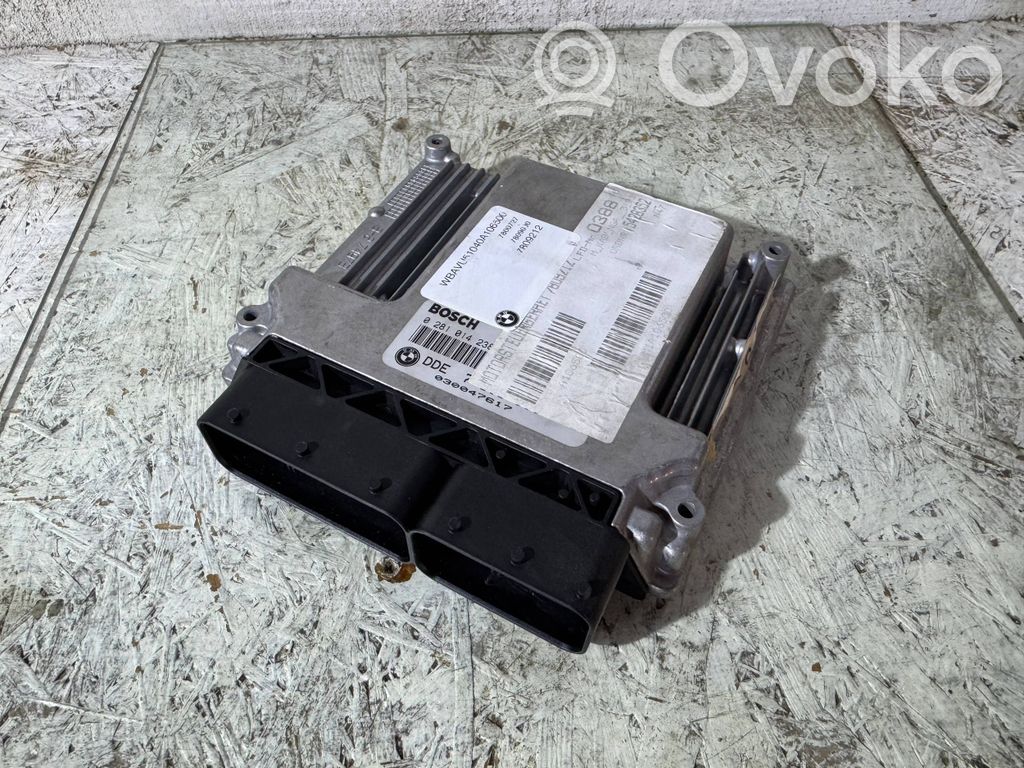 BMW 3 E90 E91 Variklio valdymo blokas 