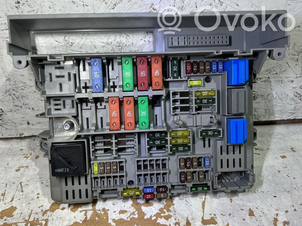 BMW 1 E81 E87 Fuse module 