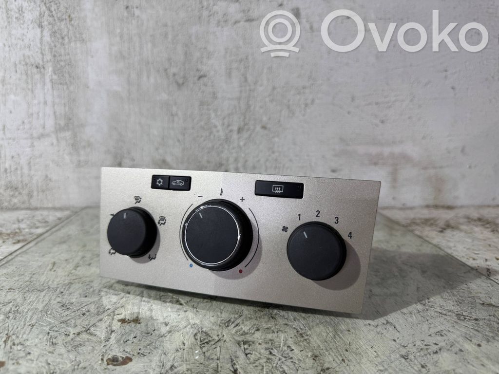 Opel Astra H Climate control unit 