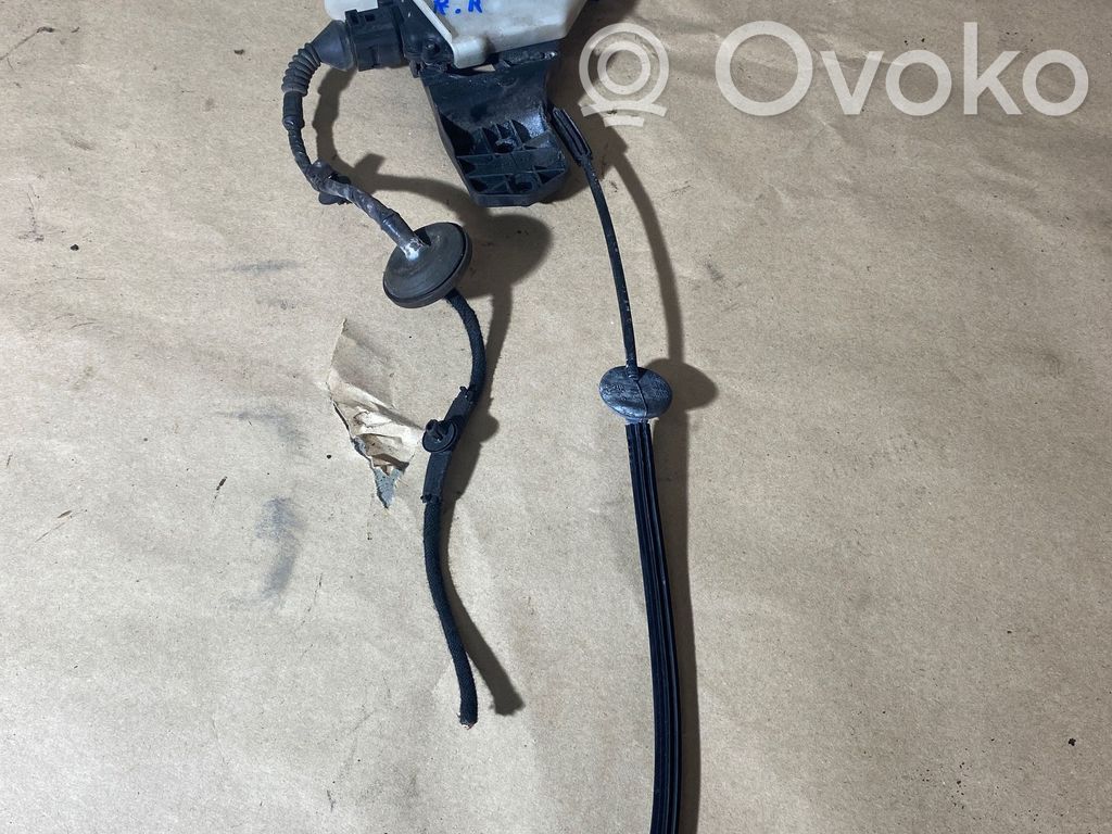 Volkswagen PASSAT B5.5 Rear door lock 