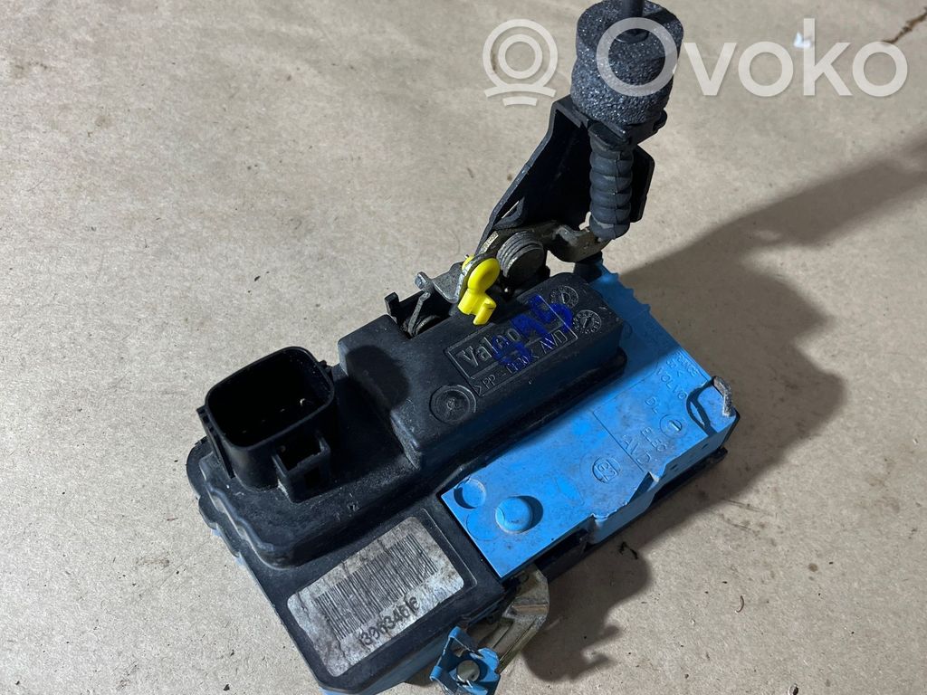 Volvo S60 Priekšpusē slēdzene 