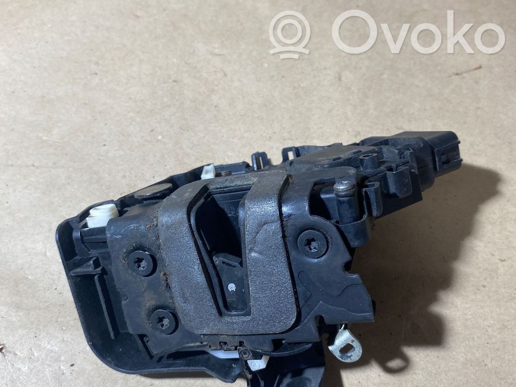 Ford Mondeo MK IV Aizmugurē slēdzene 