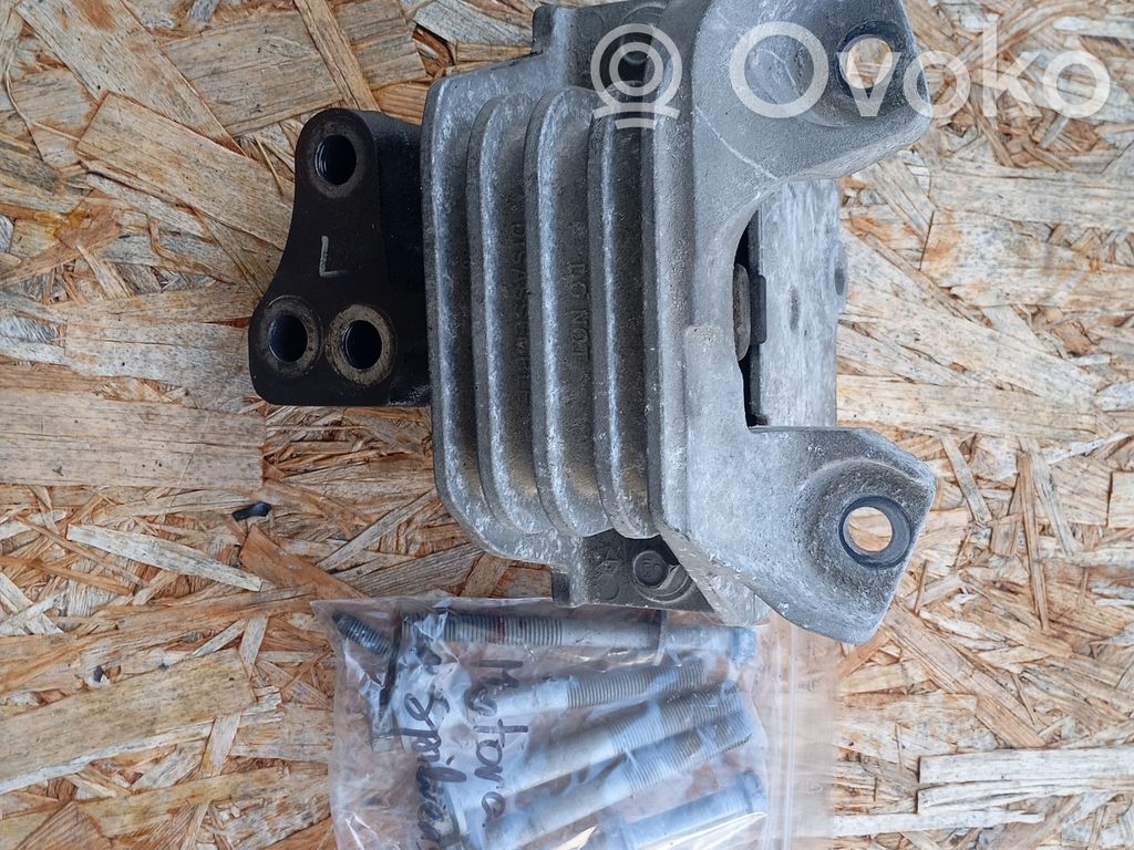 Fiat Freemont Engine mount bracket 