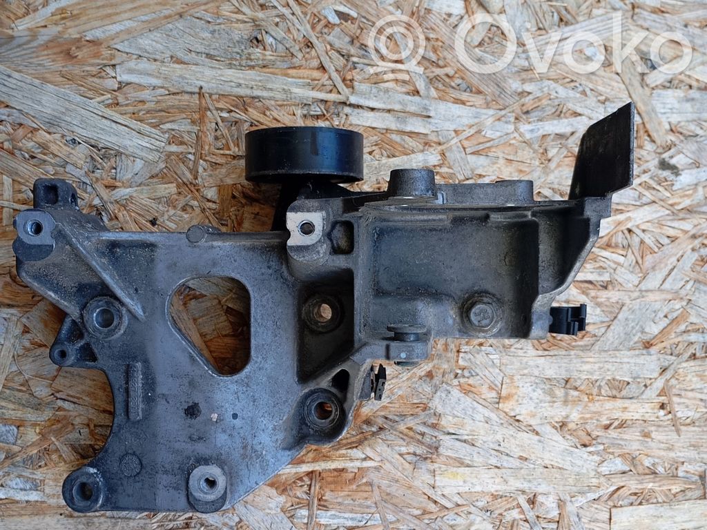 Mocowanie alternatora   04627138AA