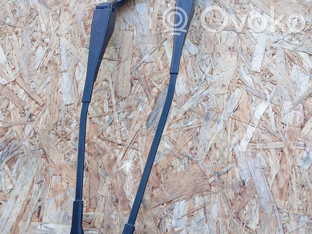 BMW 1 E81 E87 Front wiper blade arm 