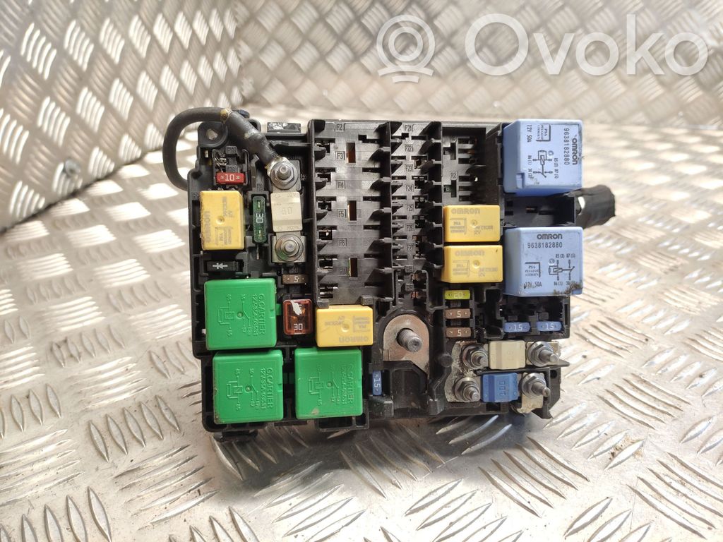 Peugeot 308 Fuse module 