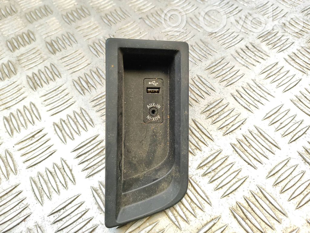 BMW 3 F30 F35 F31 AUX in-socket connector 