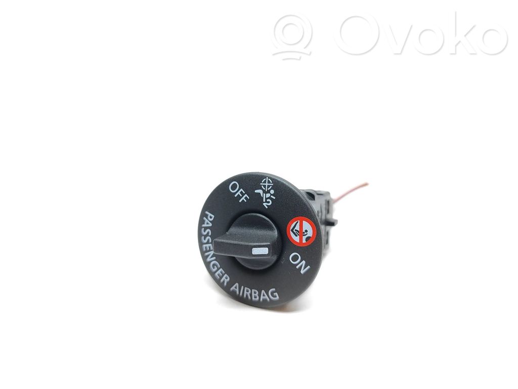Renault Espace V (RFC) Passenger airbag on/off switch 
