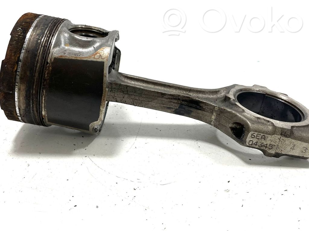 Toyota Avensis T270 Pistone con biella