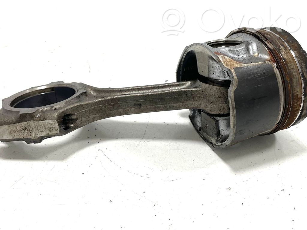 Toyota Avensis T270 Pistone con biella