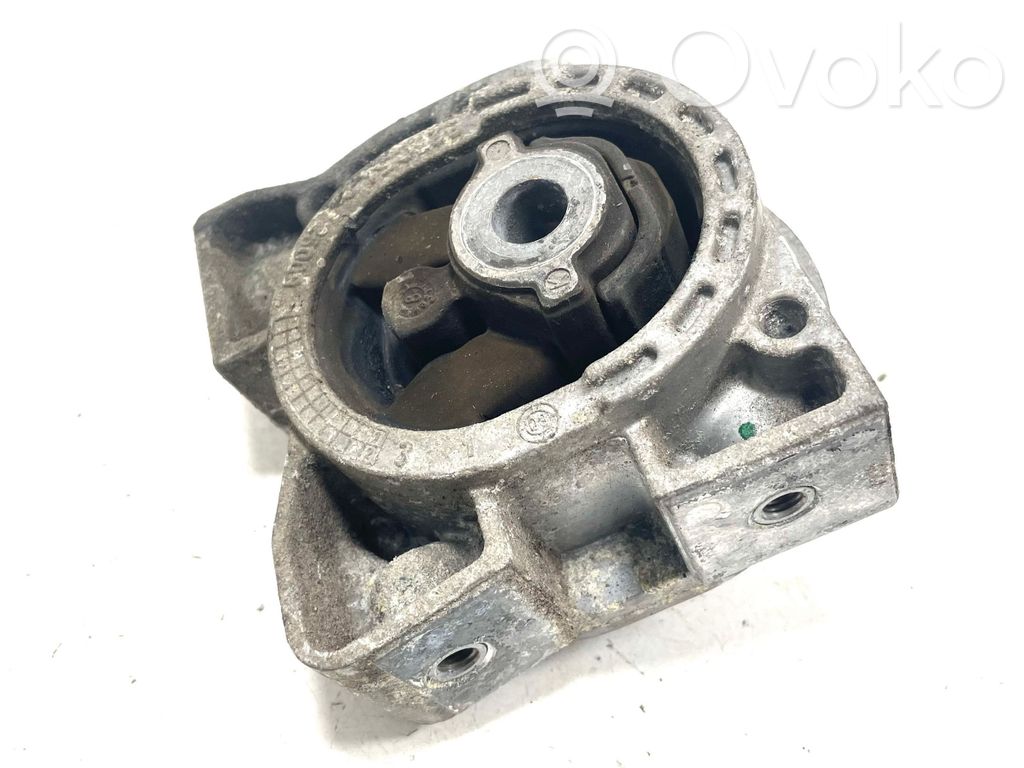 Mercedes-Benz B W245 Engine mount bracket 