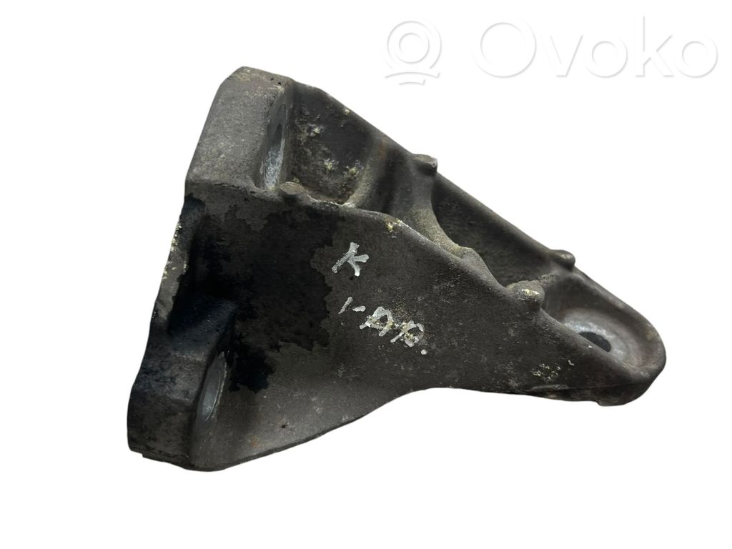 Jaguar XF X250 Engine mounting bracket 