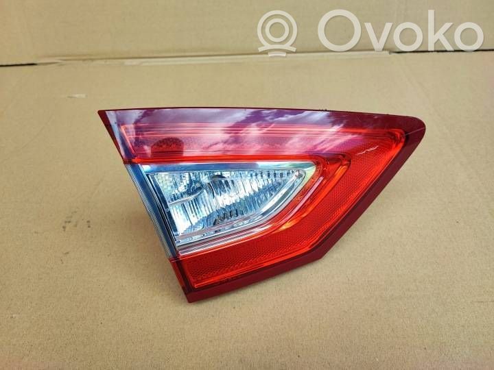 Ford Mondeo MK V Galinis žibintas dangtyje 