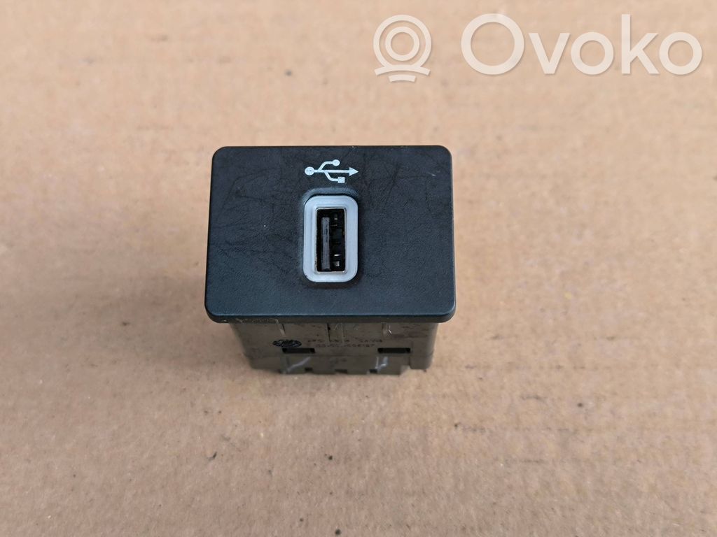 Ford Focus USB socket connector 