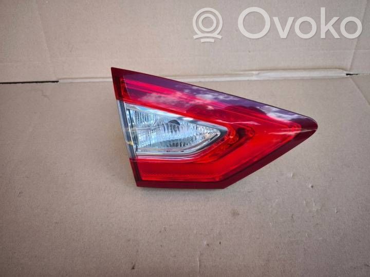 Ford Mondeo MK V Galinis žibintas dangtyje 