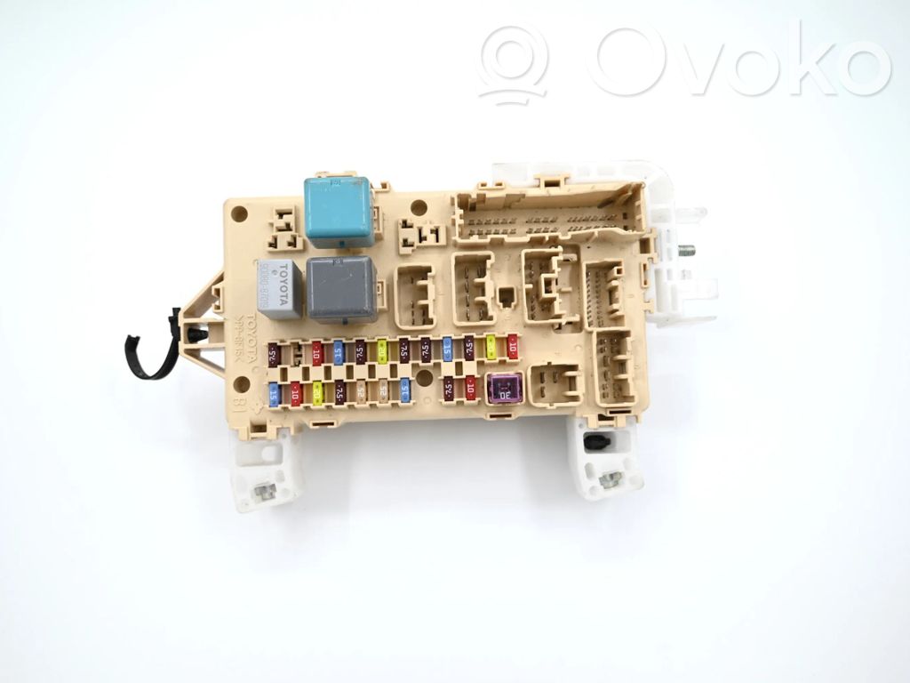Toyota Corolla Verso AR10 Fuse module 