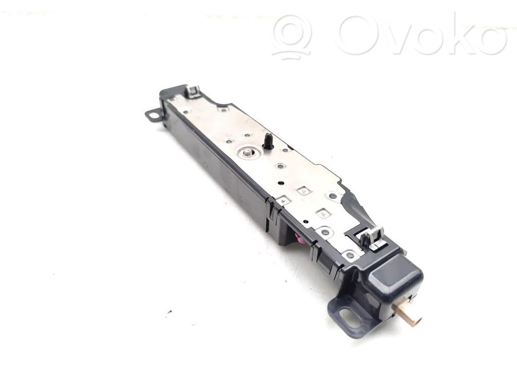 Tesla Model Y Antenos stiprintuvas 