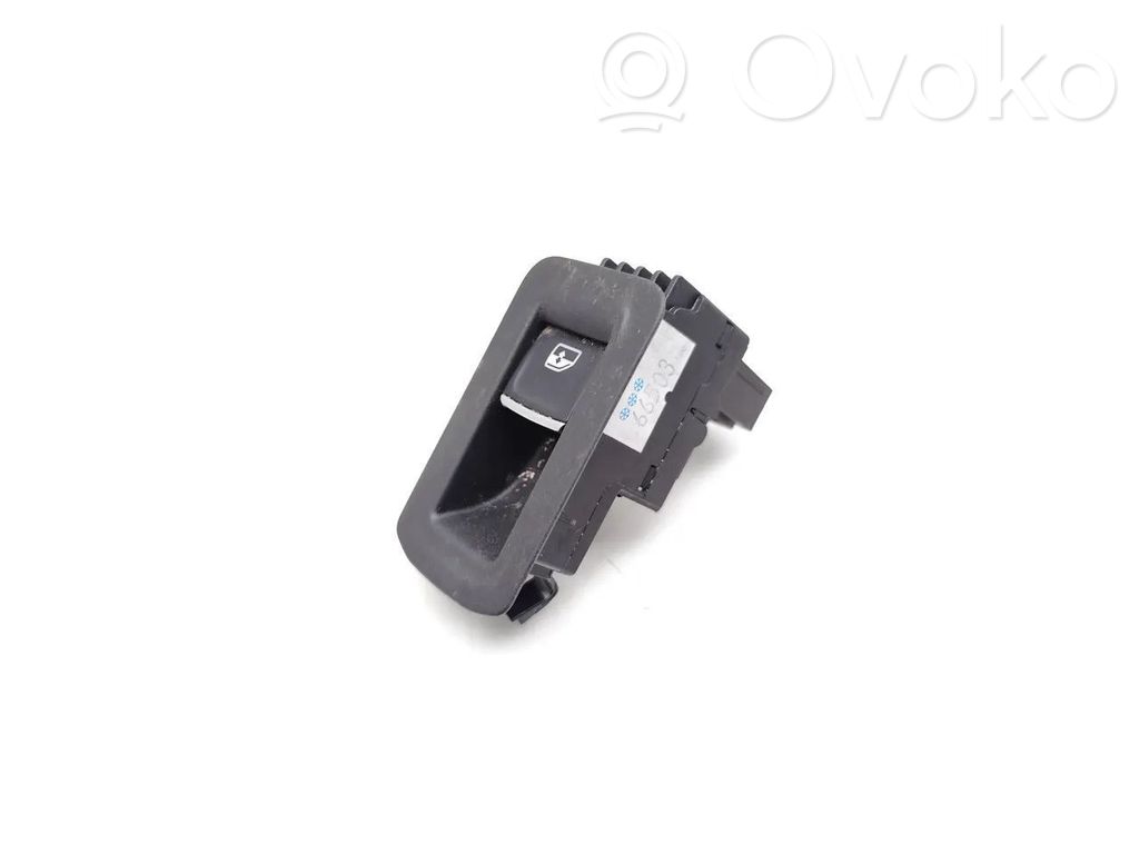 Volkswagen Tiguan Electric window control switch 