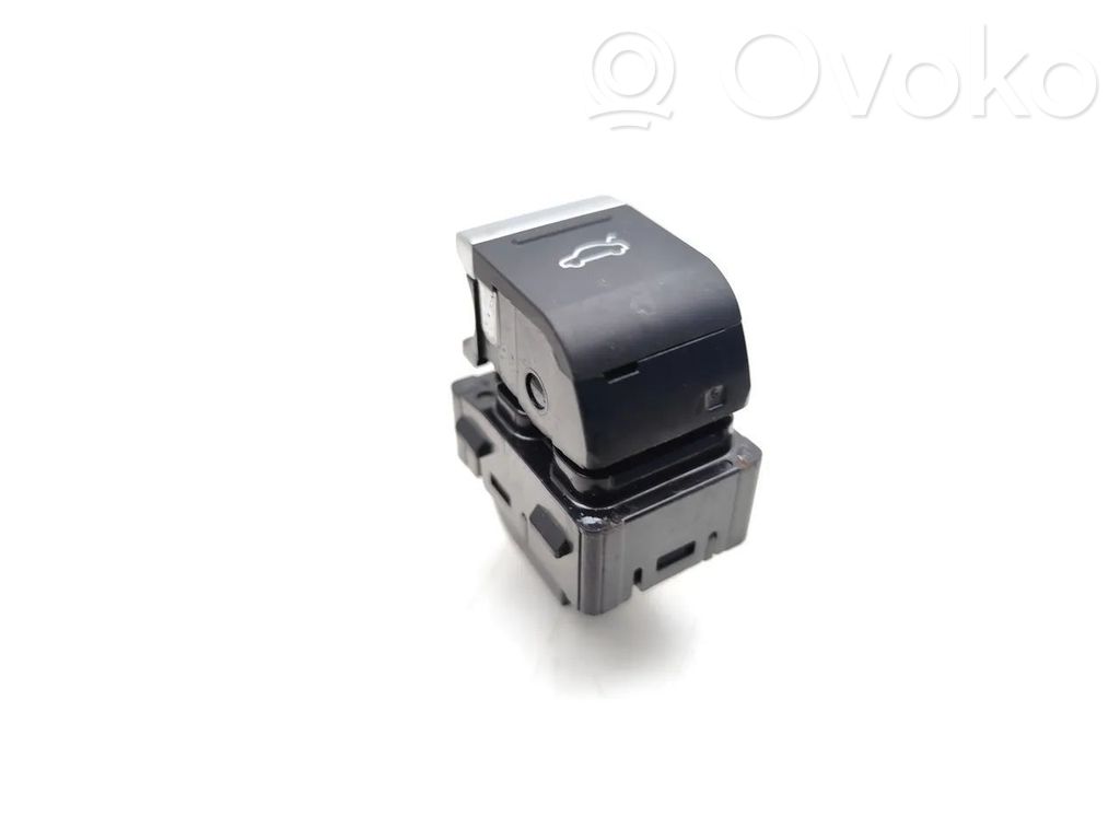 Audi Q4 e-tron Tailgate opening switch 