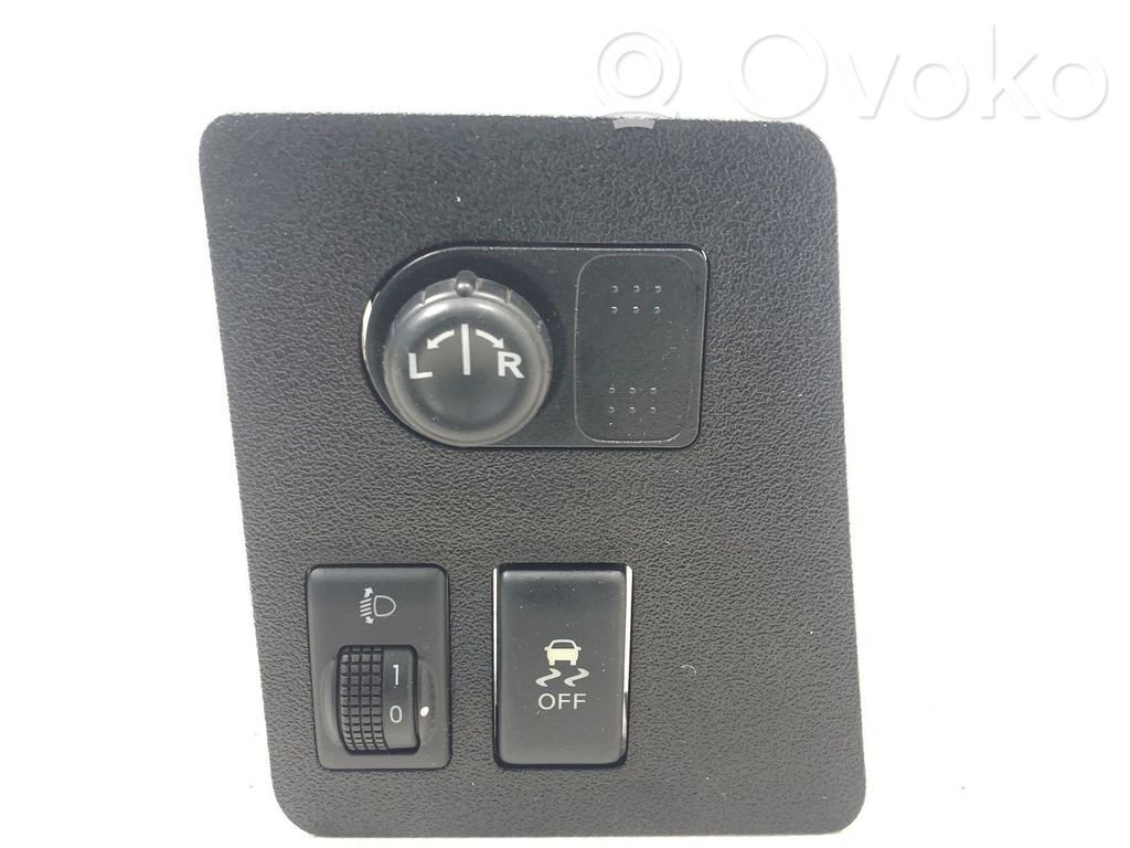 Nissan Qashqai+2 Wing mirror switch 