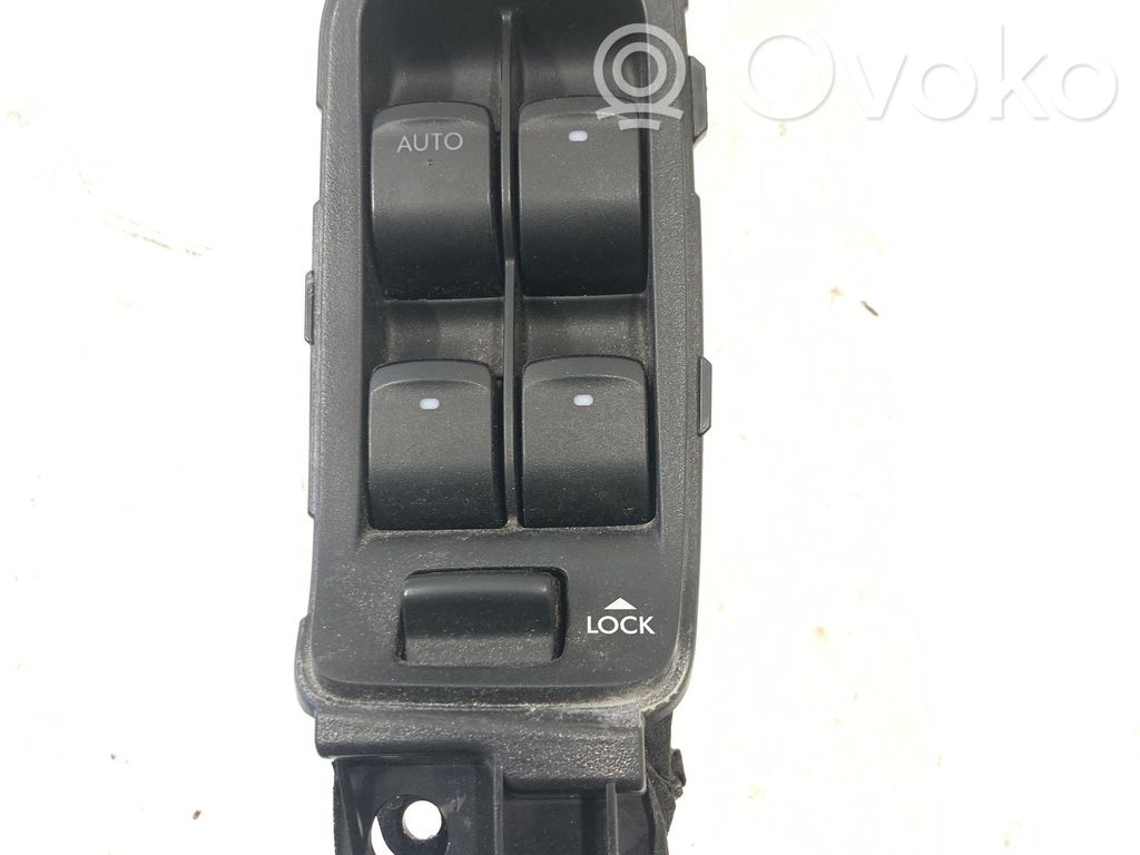 Subaru Legacy Electric window control switch 