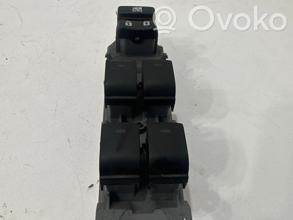 Toyota Auris E180 Electric window control switch 