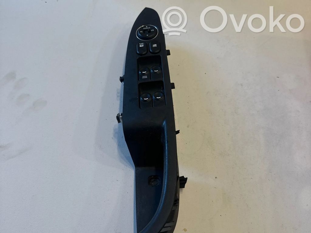 Hyundai i30 Electric window control switch 