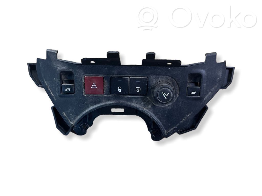 Peugeot Partner Kita salono detalė 