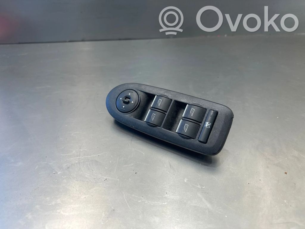 Ford C-MAX I Electric window control switch 