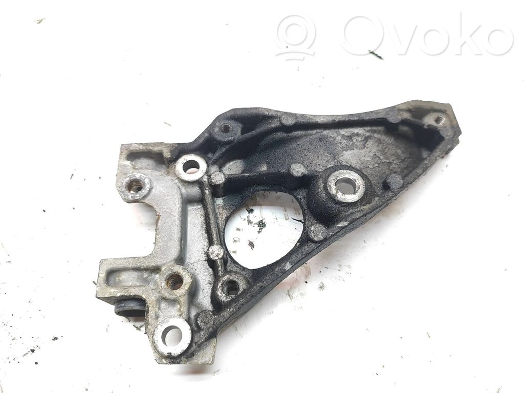 Peugeot 308 Engine mounting bracket 