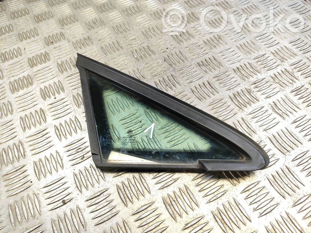 Volkswagen Golf VII Front door vent window glass four-door 