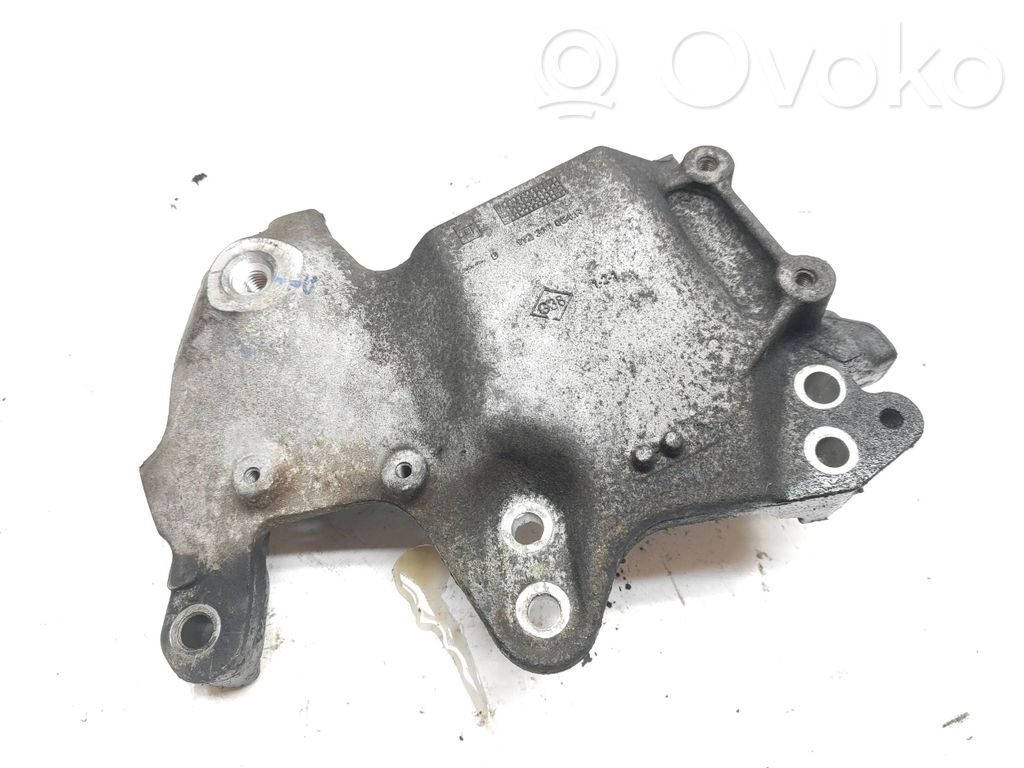 Nissan NV300 Engine mounting bracket 