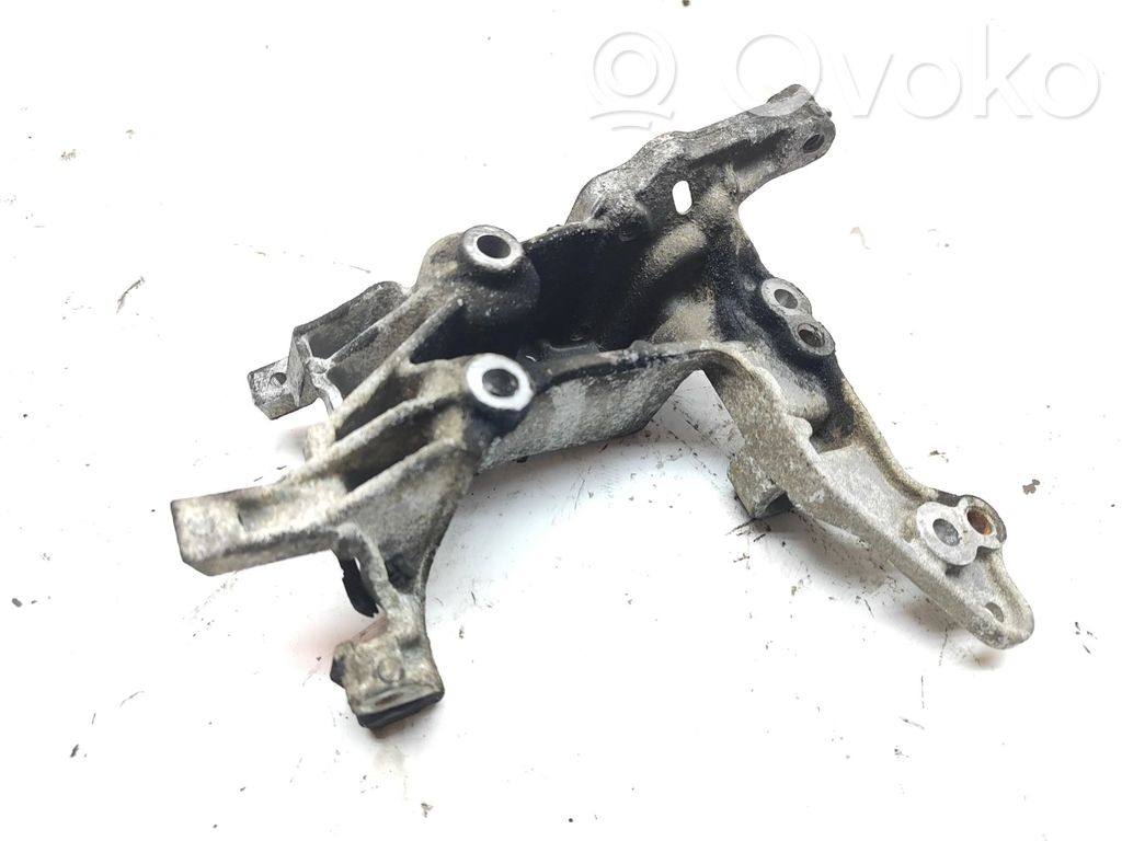 Peugeot 308 Engine mounting bracket 