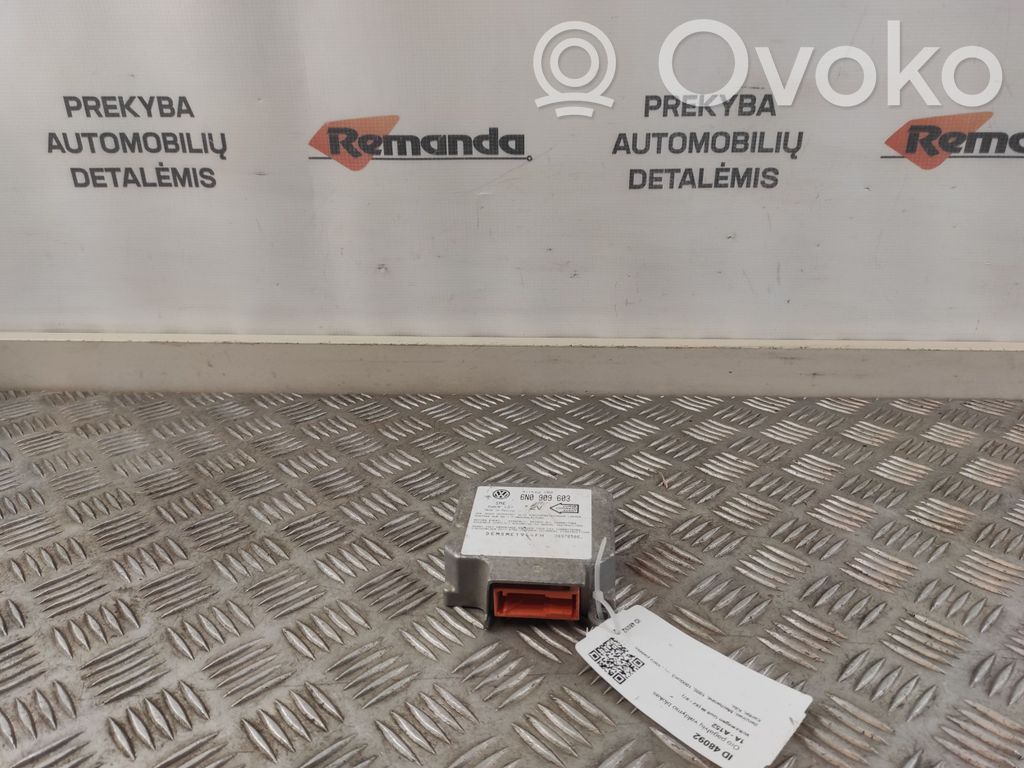 Volkswagen Golf III Airbag control unit/module 