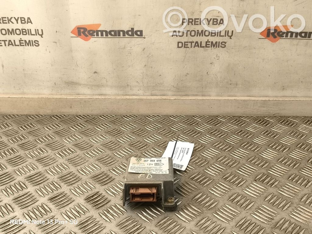 Volkswagen PASSAT B4 Airbag control unit/module 