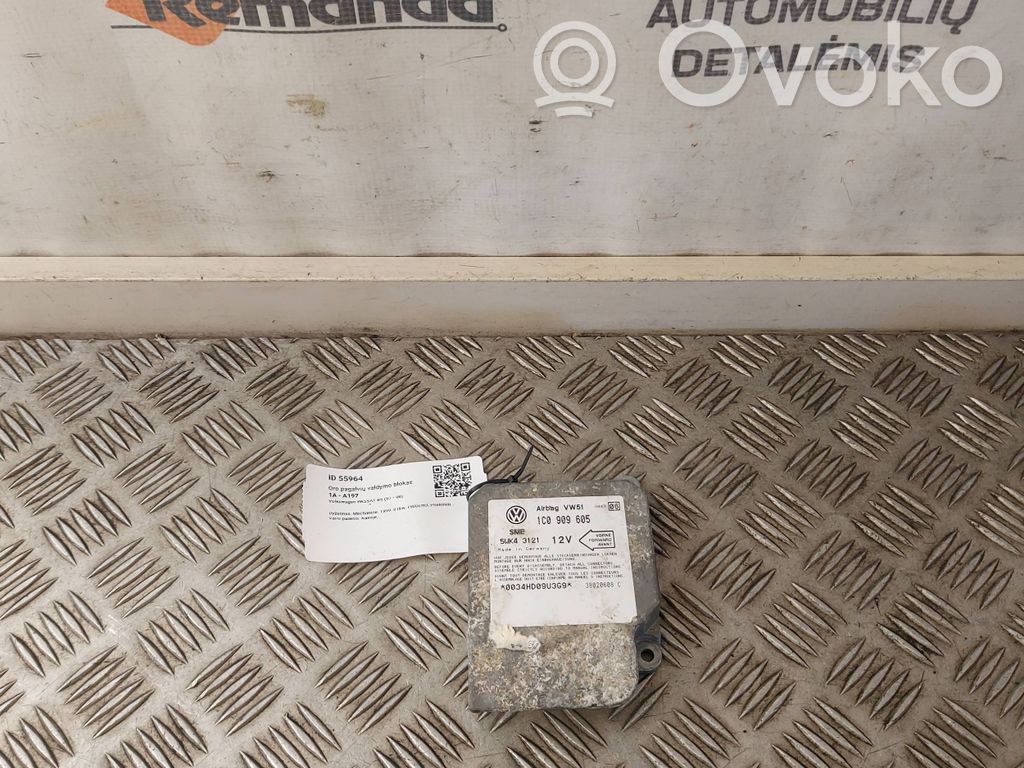 Volkswagen PASSAT B5 Airbag control unit/module 