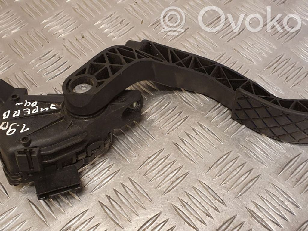 Pedal del acelerador   8D1721523J