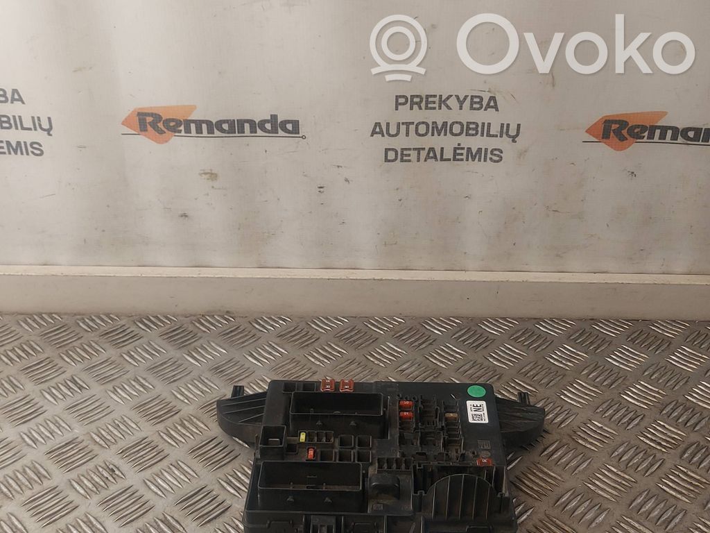 Opel Insignia A Saugiklių blokas 