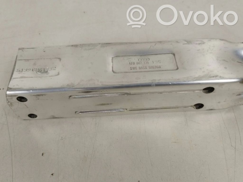 Audi A6 S6 C6 4F Priekšpusē bampera amortizators 