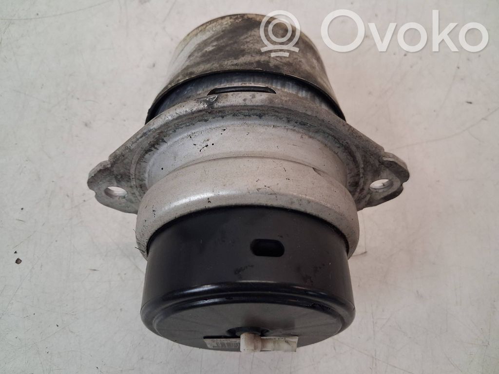 Audi Q7 4L Engine mount bracket 