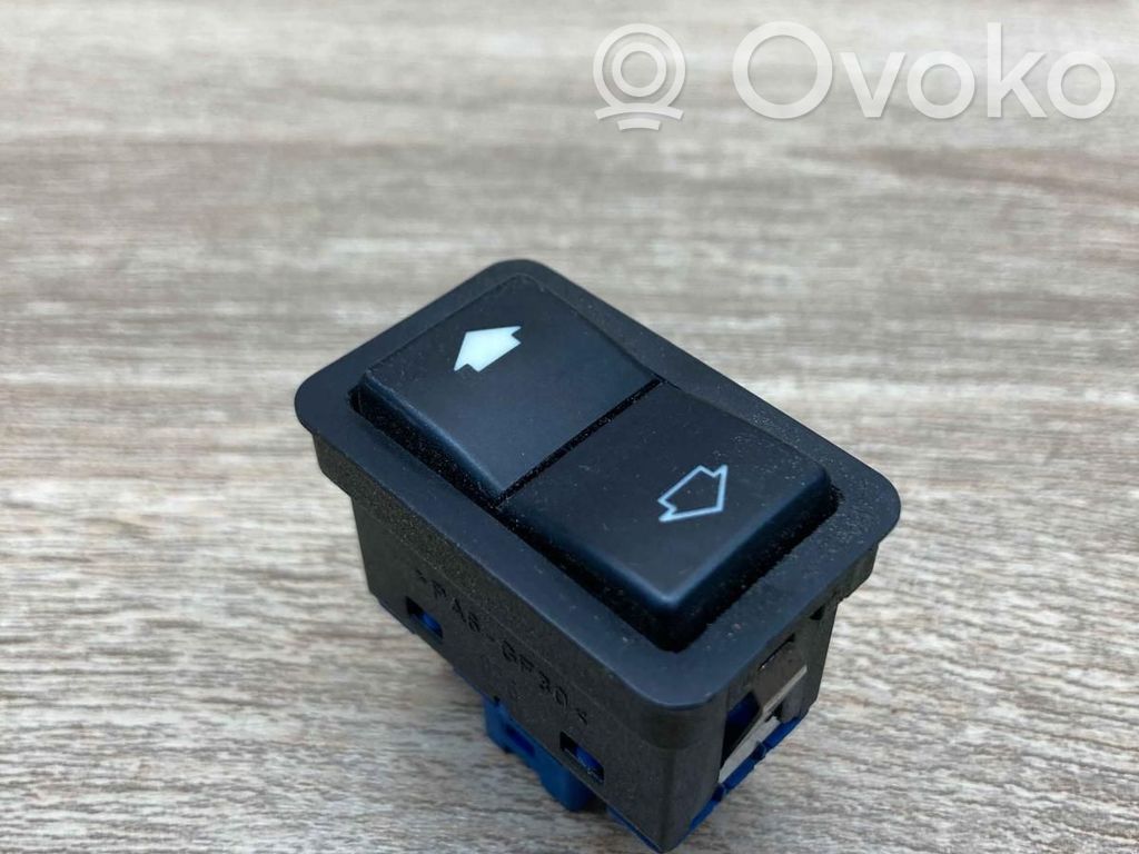 Electric window control switch   8368932