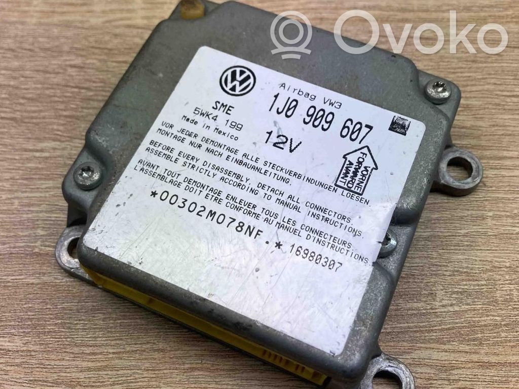 Volkswagen PASSAT B5 Sterownik / Moduł Airbag 