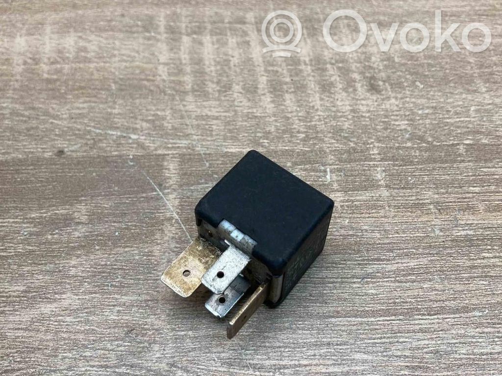 Audi A4 S4 B5 8D Other relay 