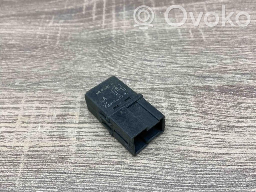 Mitsubishi Carisma Kita rėlė 