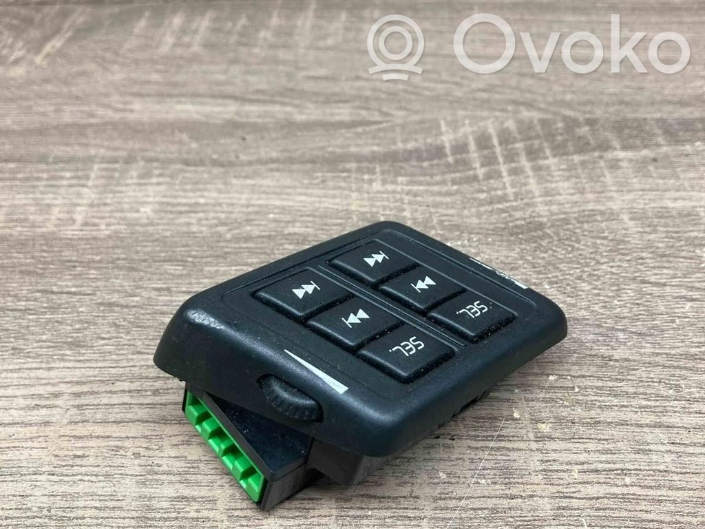 Volvo XC90 Steering wheel buttons/switches 
